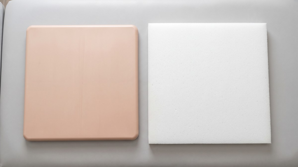 Abdominal board and lipo foam side by side, Houston An abdominal board and a sheet of lipo foam laid side by side on a treatment table